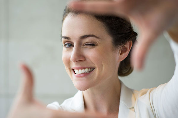 lady taking a picture with her hands