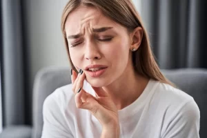 woman experiencing a toothache